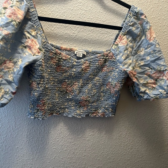 American Eagle Outfitters Tops - American Eagle Outfitters Blue and Pink Floral Crop Top